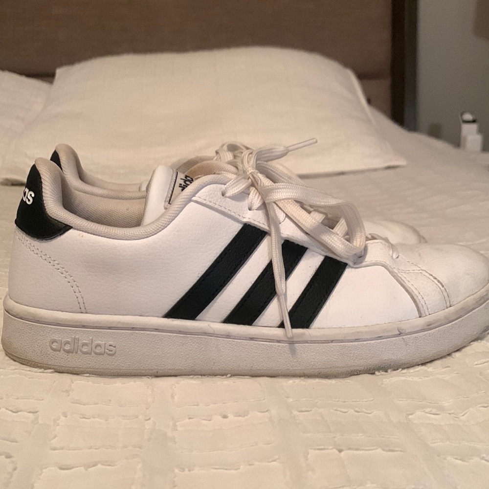 Adidas Grand Court Leather Sneakers. Size 8.